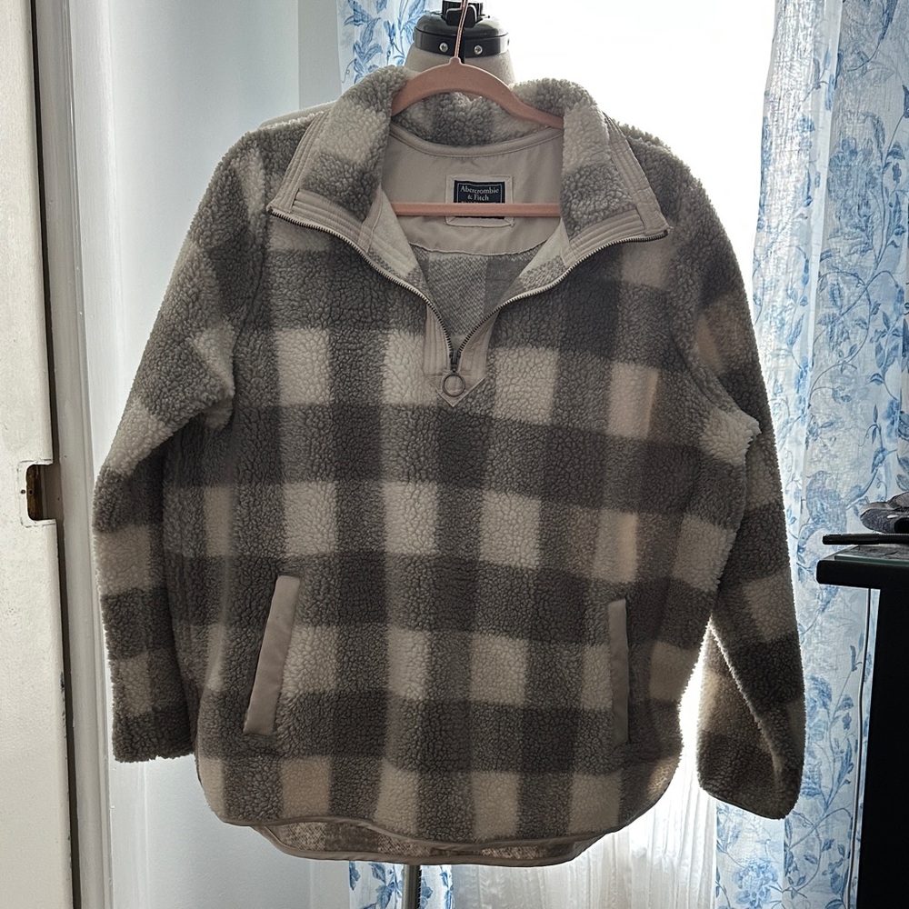 Abercrombie & Fitch Gray and Cream V-Neck Sweater